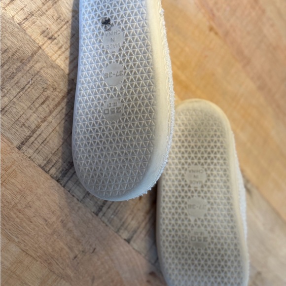 Roller Rabbit Slippers - Picture 4 of 4